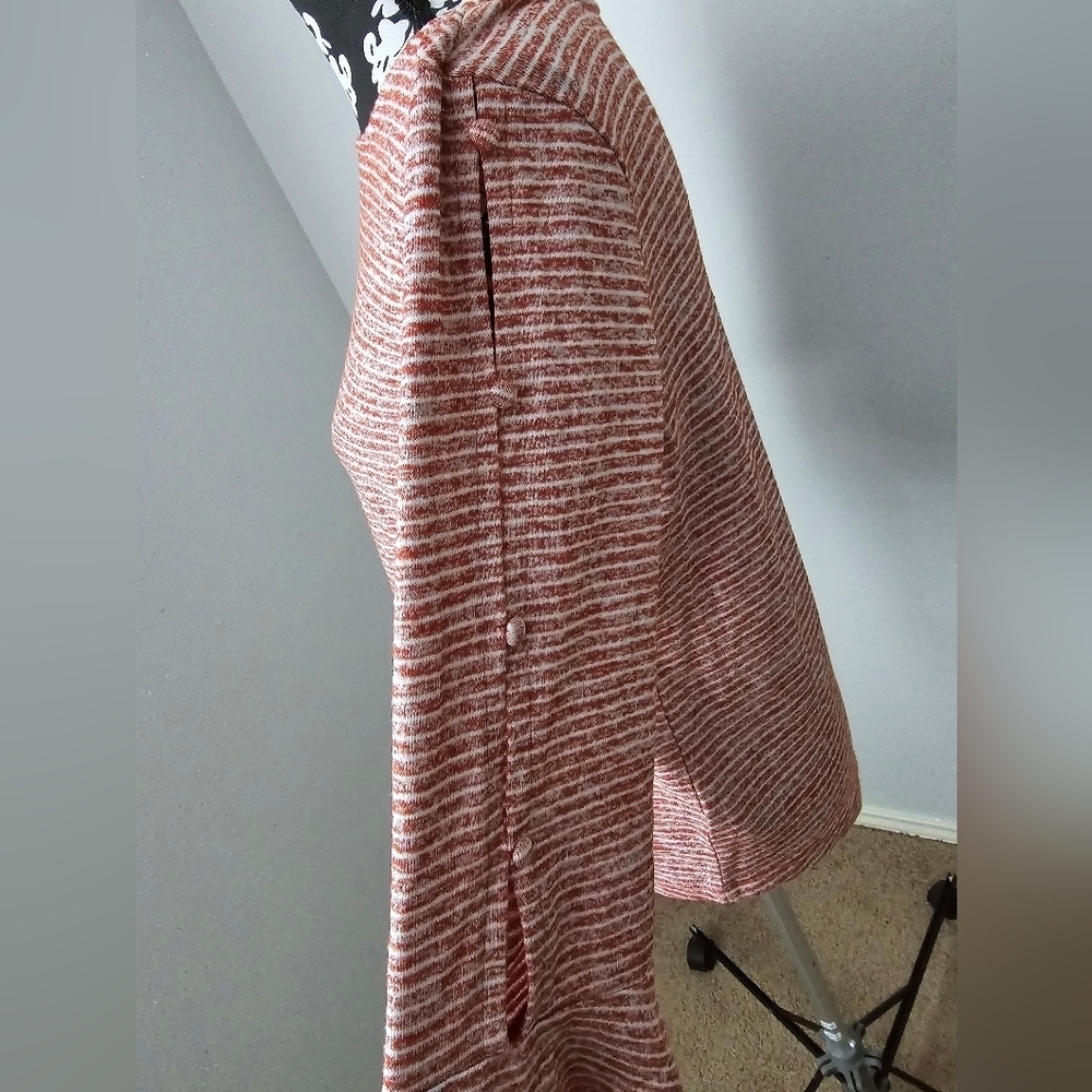 🩷🩷Liz Claiborne Women's Blouse Size M r - Picture 3 of 7